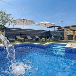 Casa Veznaveri Villa
